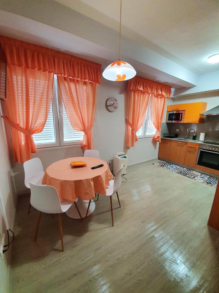 2 bedrooms appartement at El Grove 500 m away from the beach with wifi photo 1