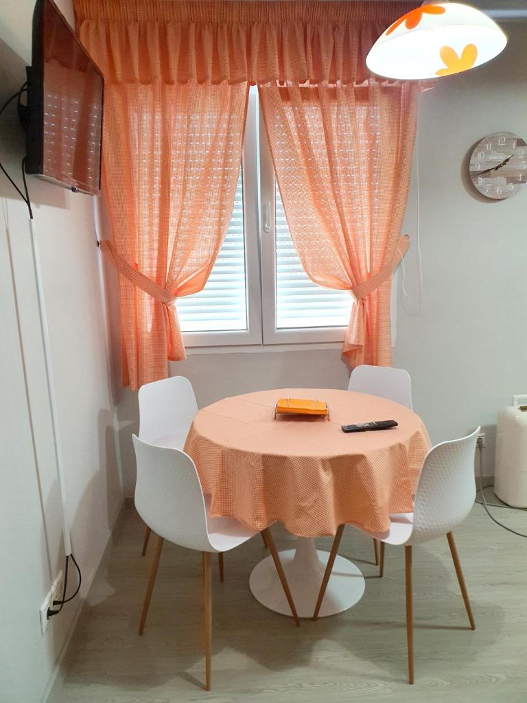 2 bedrooms appartement at El Grove 500 m away from the beach with wifi photo 3