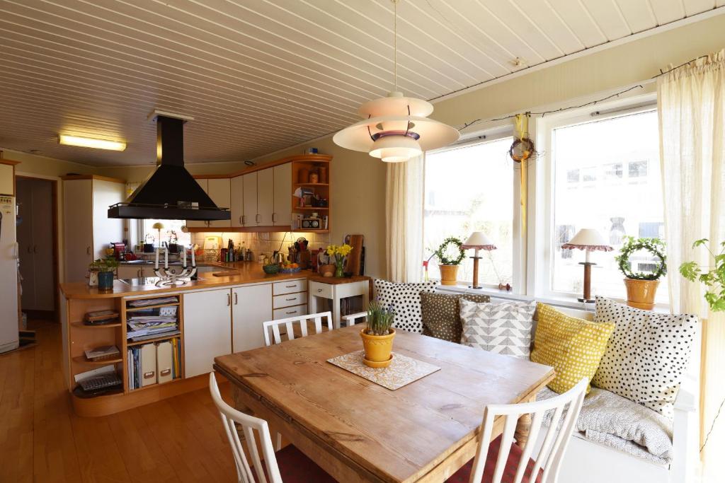 Nice and comfortable villa at the historic Naset in the Gothenburg archipelago photo 2