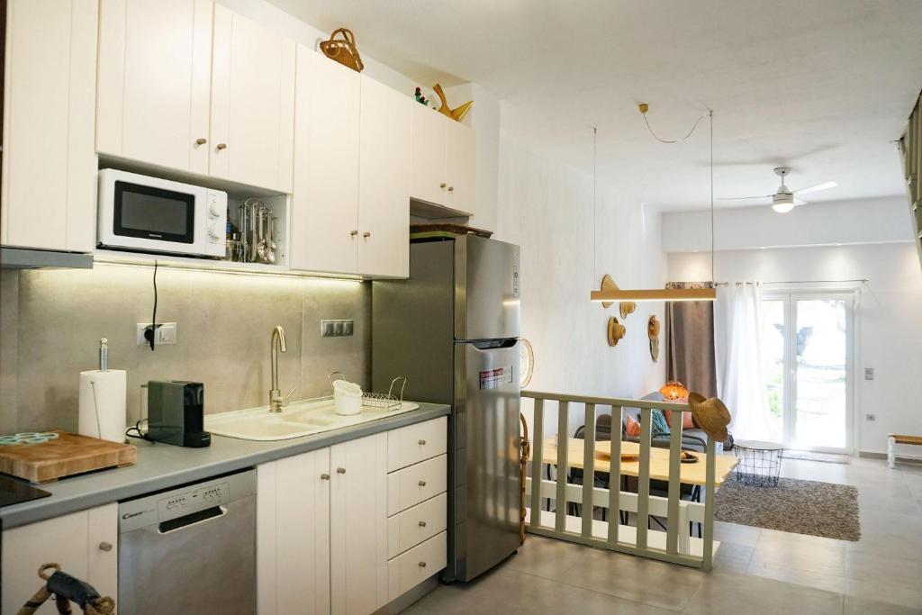 Delfini Villa, beachfront 2-bdrm maisonette photo 1