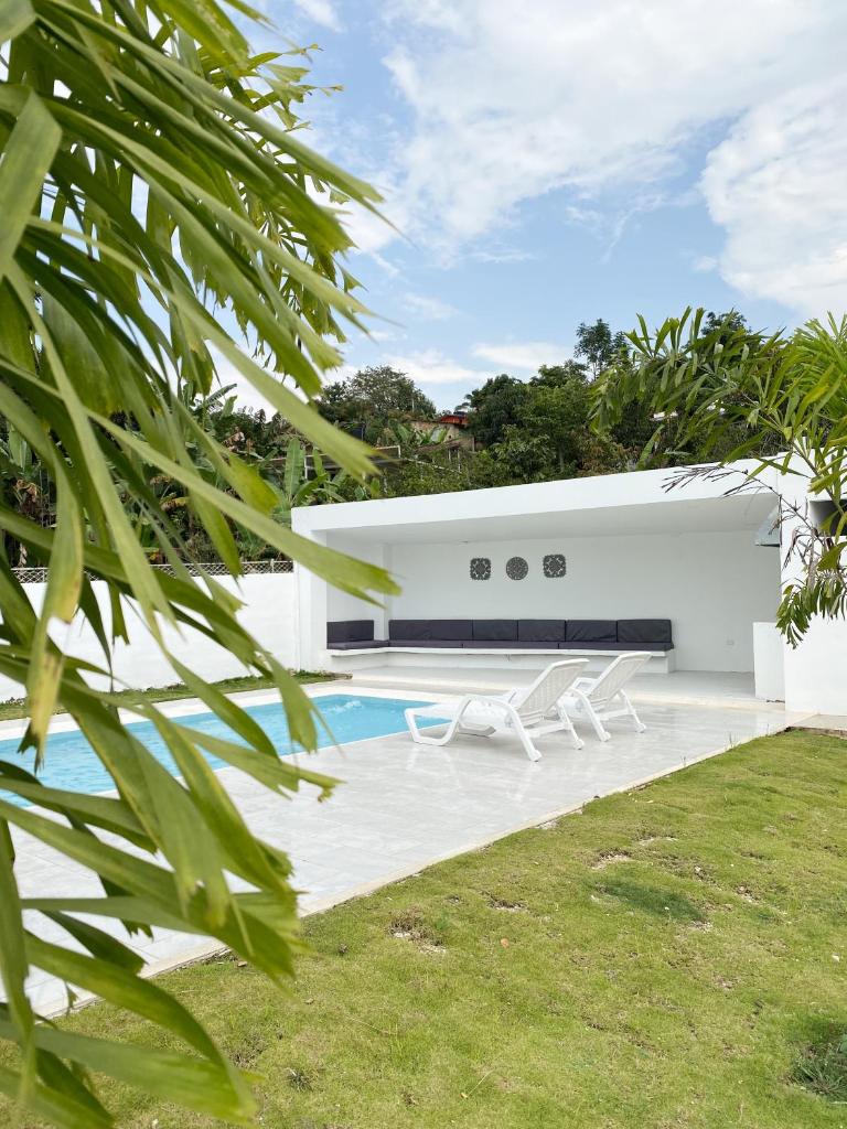 CASA MONTEBELLO CON PISCINA PRIVADA EN LA MESA photo 1