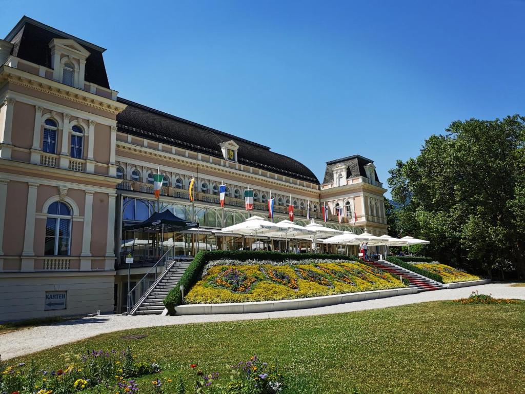 Ferienwohnung Bergsonne mit Sonnenbalkon und Tiefgaragen Parkplatz, Gmunden
