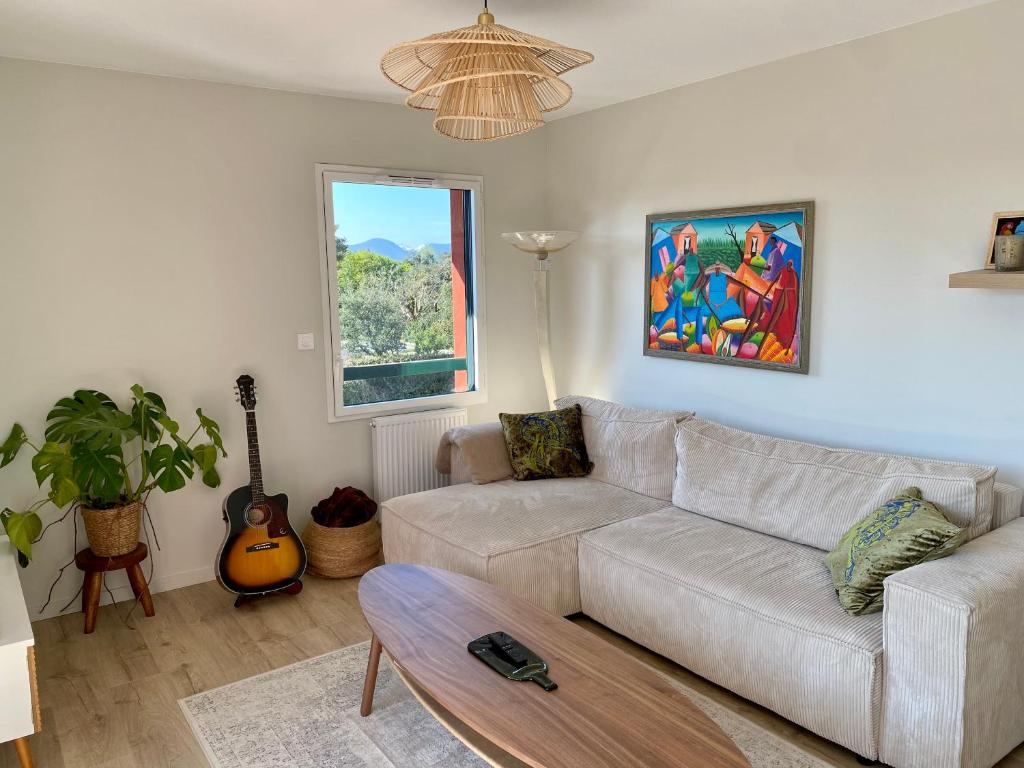 Superbe appartement, grande terrasse vue mer et montagne photo 1