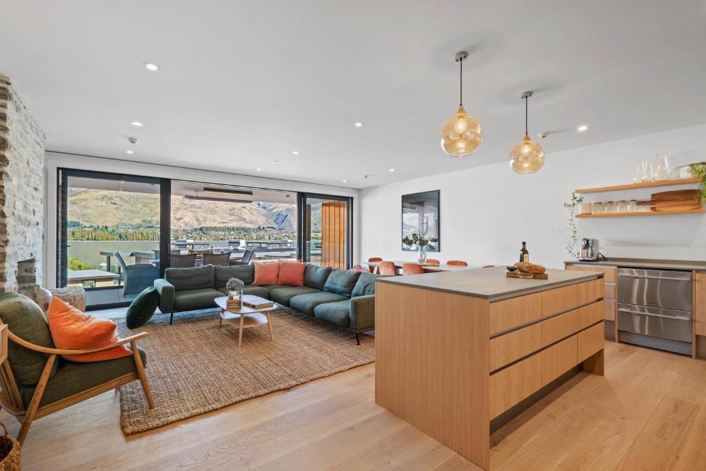 Winona of Wanaka - Luxury Lakefront Apartment photo 3