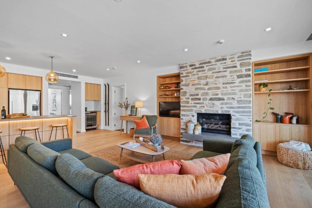 Winona of Wanaka - Luxury Lakefront Apartment photo 2