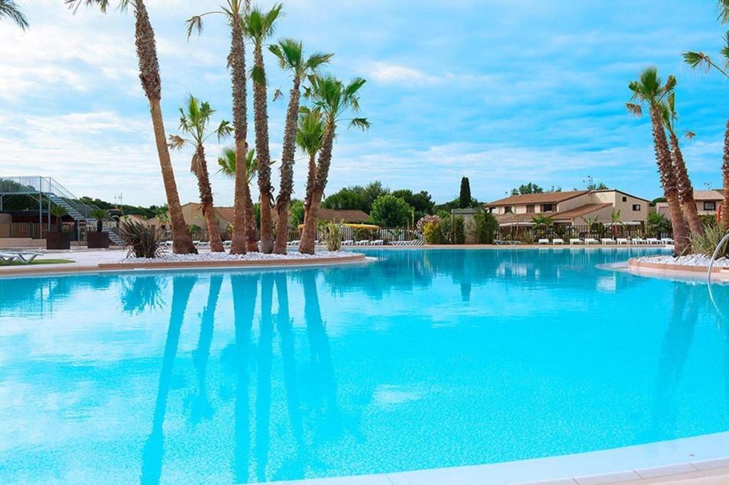 Maison avec piscine chauffée de Pâques à la toussaint accès animation & parc aquatique en supplément de juin à fin septembre