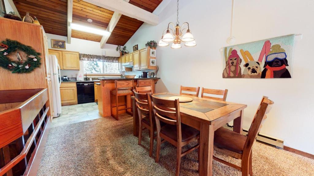2 Bedroom Condos at Mammoth Estates - Near Mammoth Village! photo 4