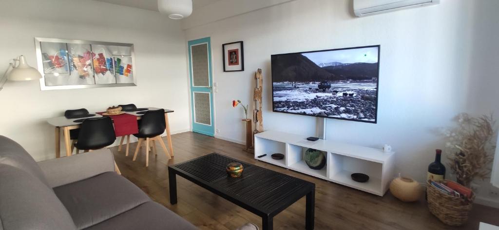 apartment 50m from historic town 5min Beach Palais Croisette - Free private parking photo 2
