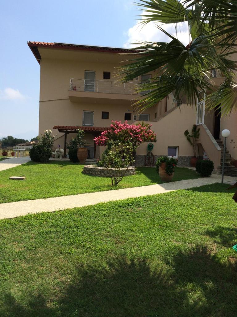 Nikolaidis House photo 1