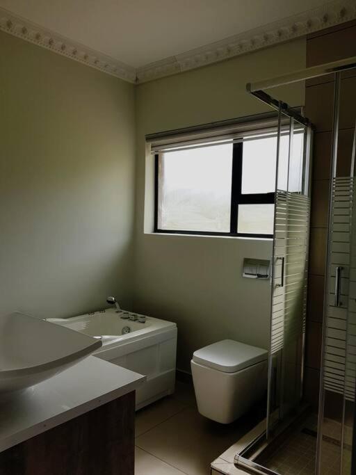 8sIndoor indoor pool4 bedroom villaGreat view and backup power photo 2
