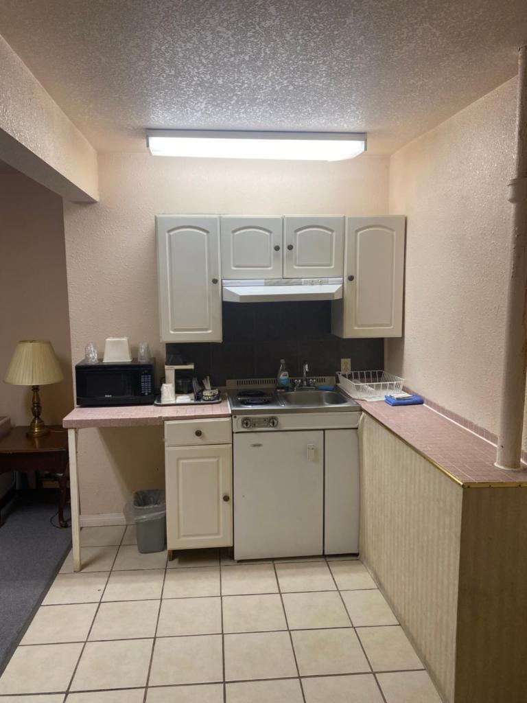 Chinook Motel photo 2