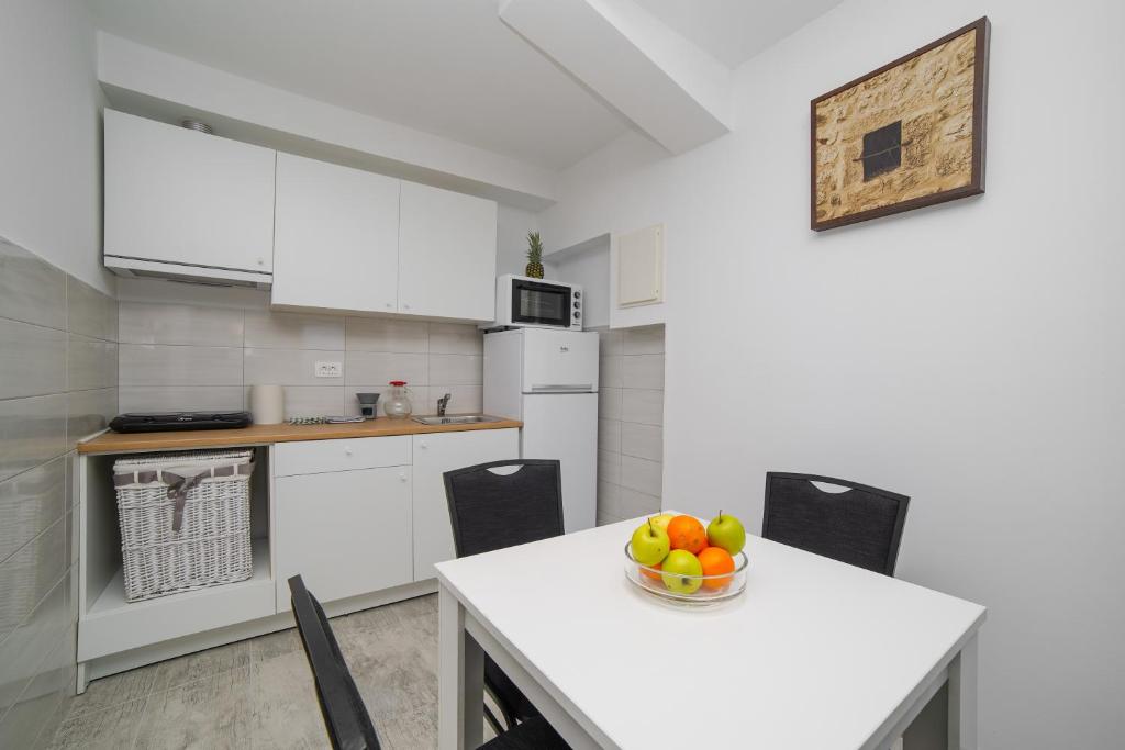 Gustav - Sea view apartment with balcony photo 4