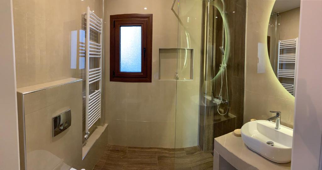 Divine Meteora Luxury midtown apartment photo 4