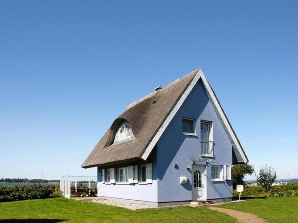 Reetdachhaus in Vieregge mit Blick auf den Breetzer Bodden photo 1