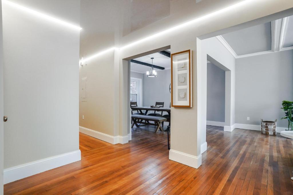 Cozy 4BR 2BH Apt In Near BU photo 3
