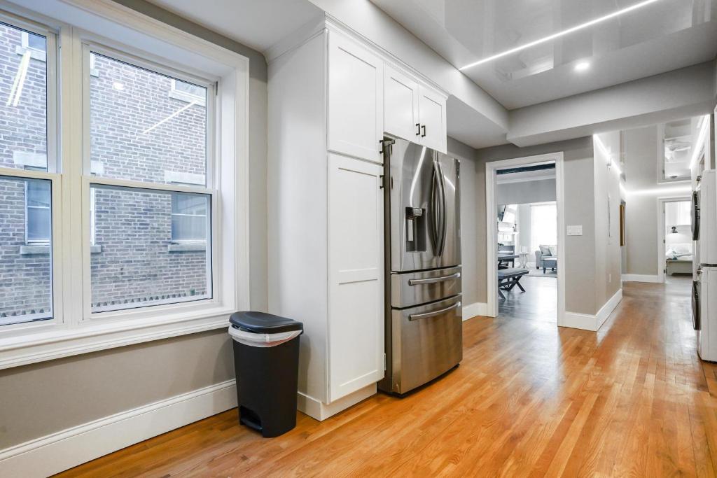 Cozy 4BR 2BH Apt In Near BU photo 4