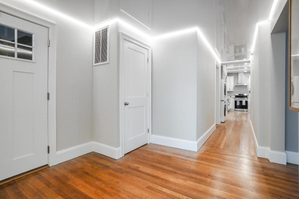 Cozy 4BR 2BH Apt In Near BU photo 2