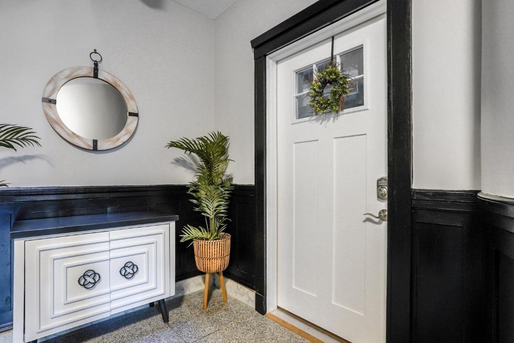 Cozy 4BR 2BH Apt In Near BU photo 1