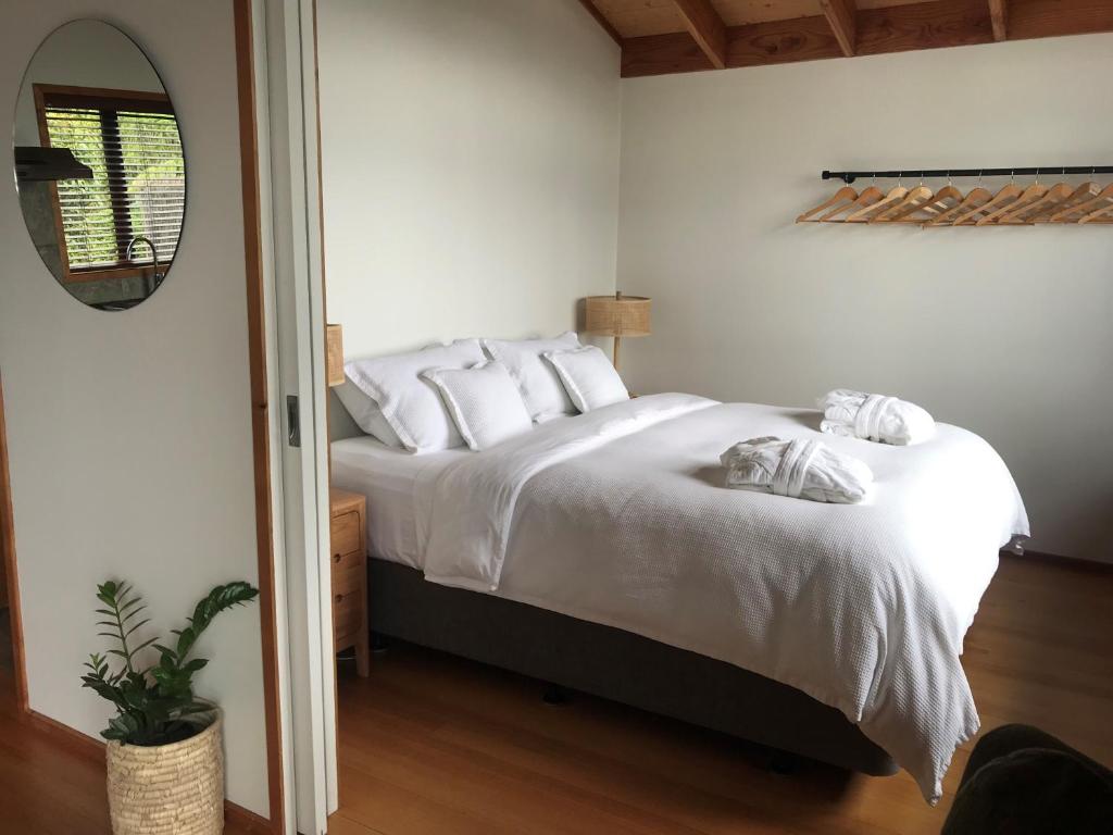 Adrift In Golden Bay Absolute Beachfront ADULTS ONLY photo 4