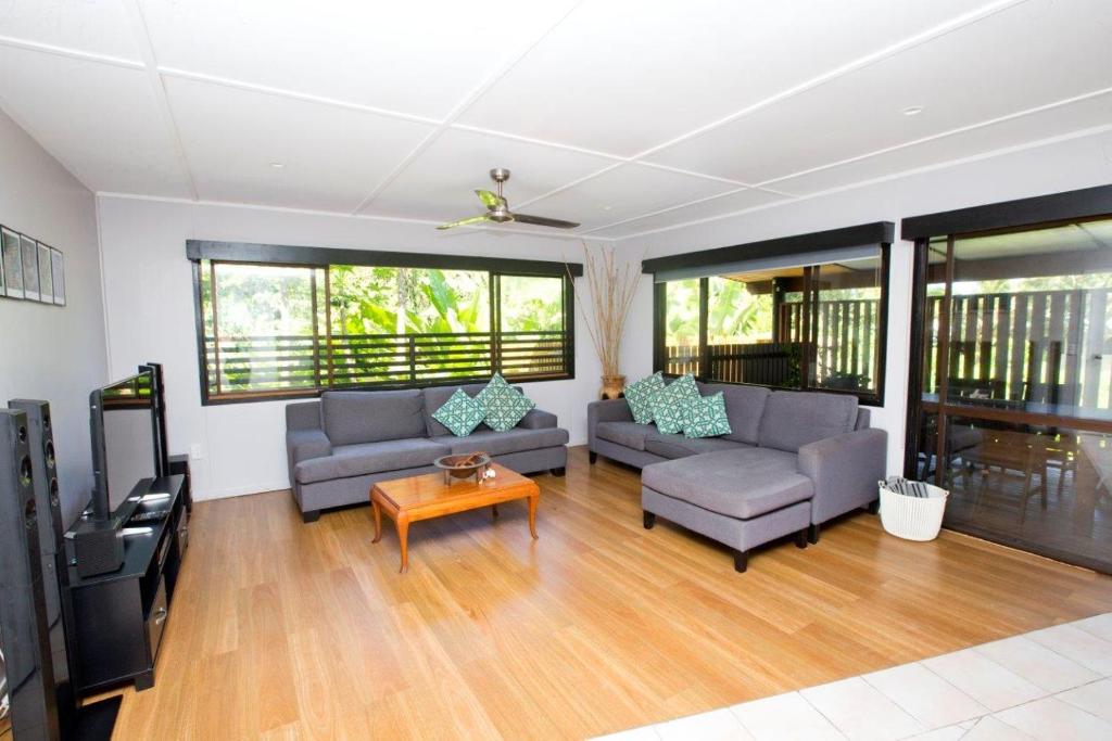 Nevaeh Holiday Home plus Pool photo 4