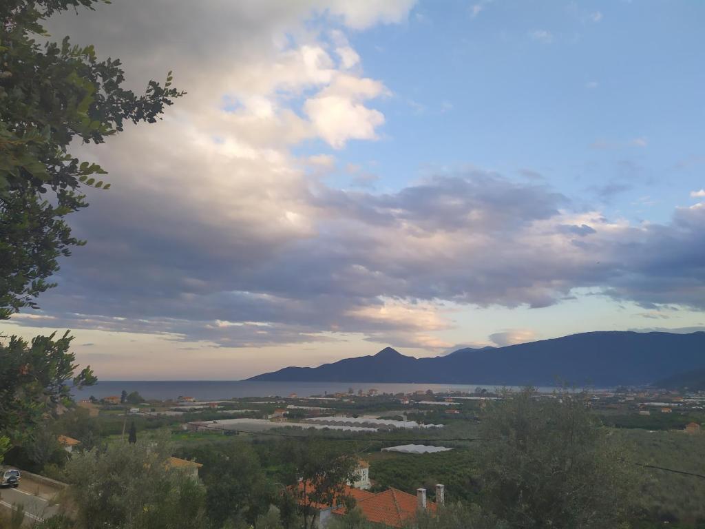 Red Rock and View Leonidio maisonette studio photo 4