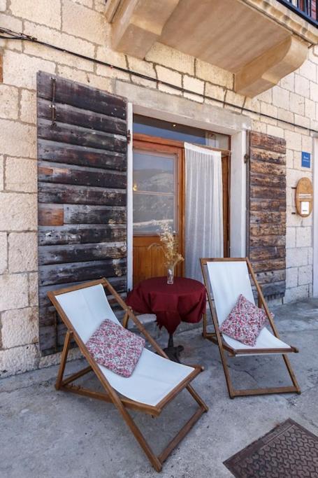 Beachfront Love Nest photo 1