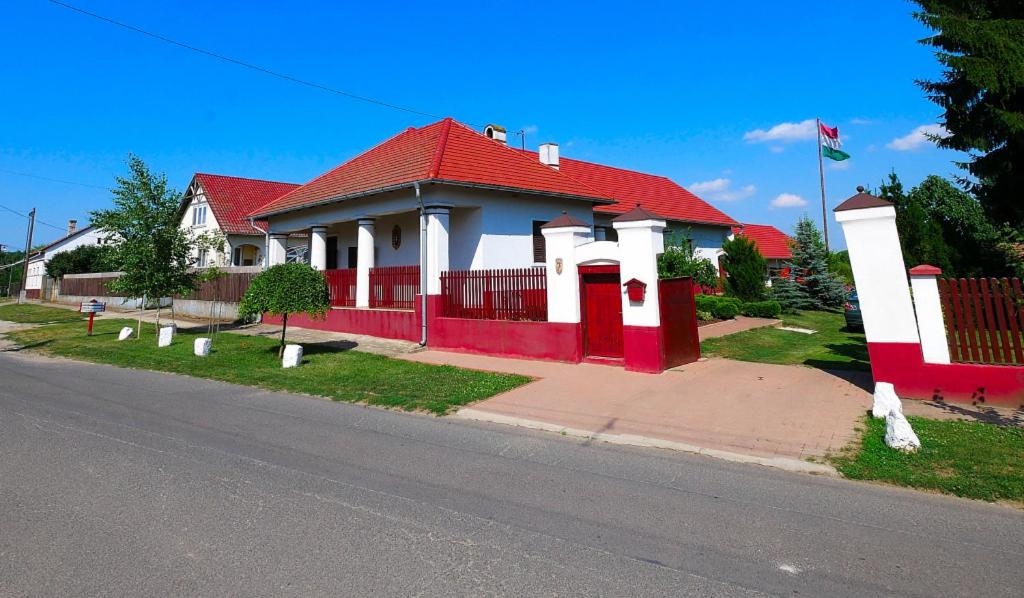 Álmosdi Tópart Vendégház photo 3
