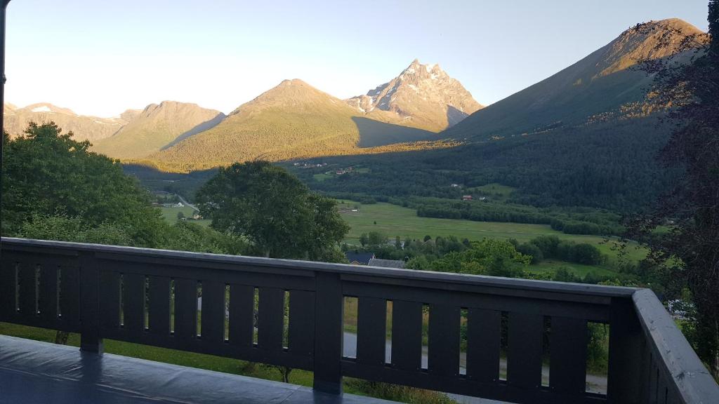 Hatlen View photo 1