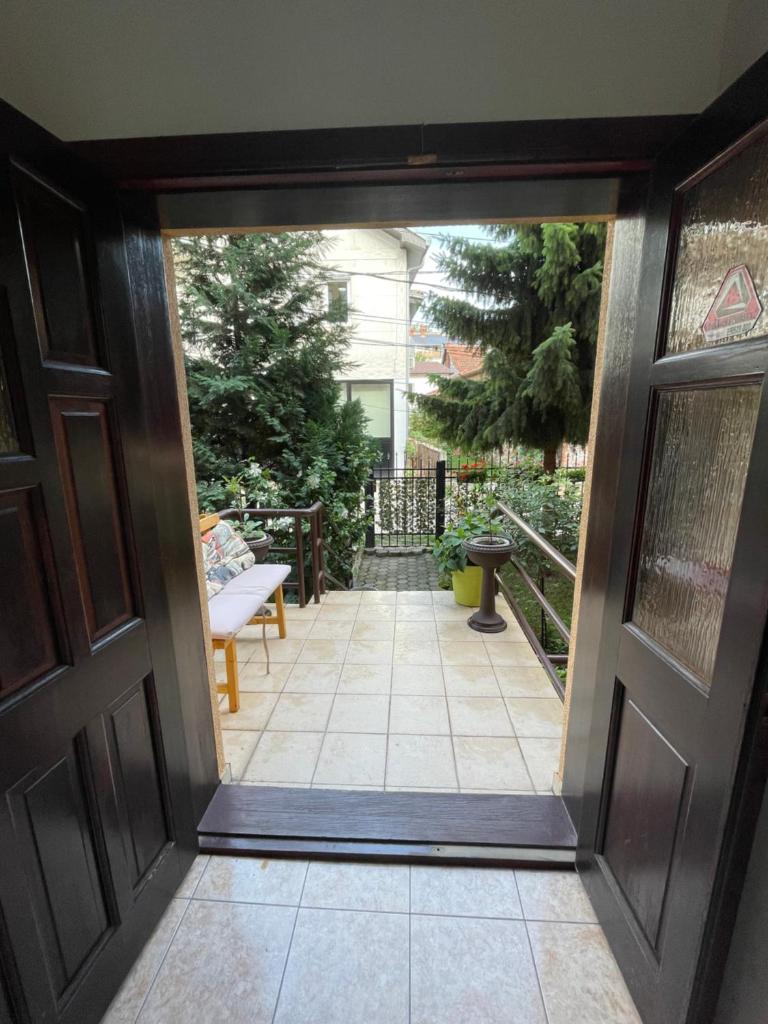 Huge Apartment with a Garden in the City Center photo 3