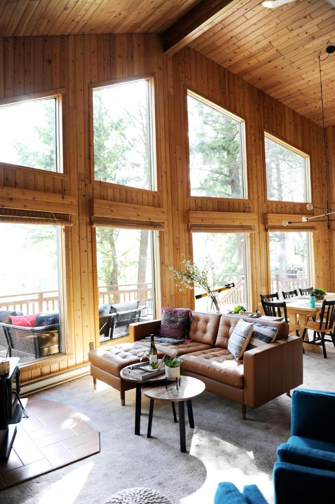 Mid Century Modern Mountain Cabin photo 4