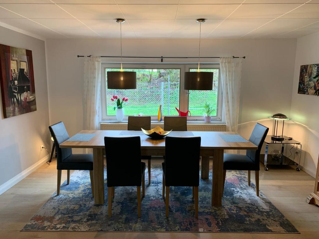 Ferienhaus Relax - Modernes Haus auf großem Grundstück im Grünen