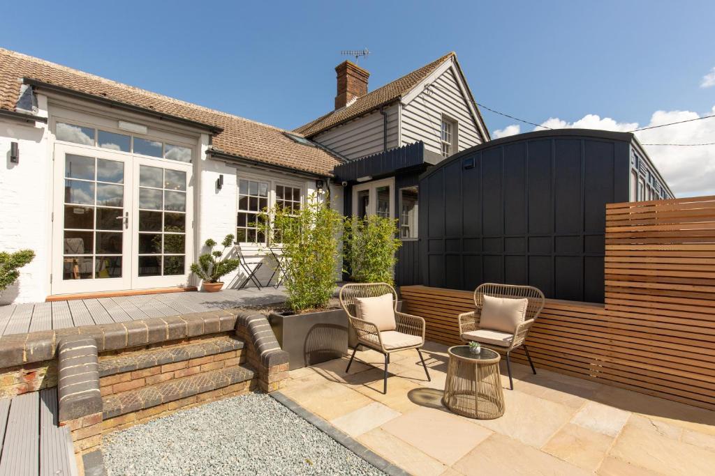 The Railway Hotel by Barefoot Retreats
