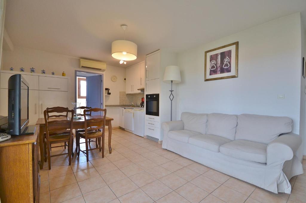 Appartement dans résidence avec piscine et parking photo 3