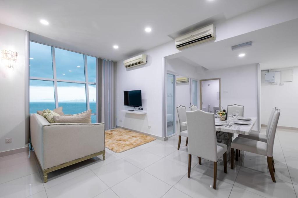 Loft Seaview Suite 3 Bedroom by The Only Bnb photo 2