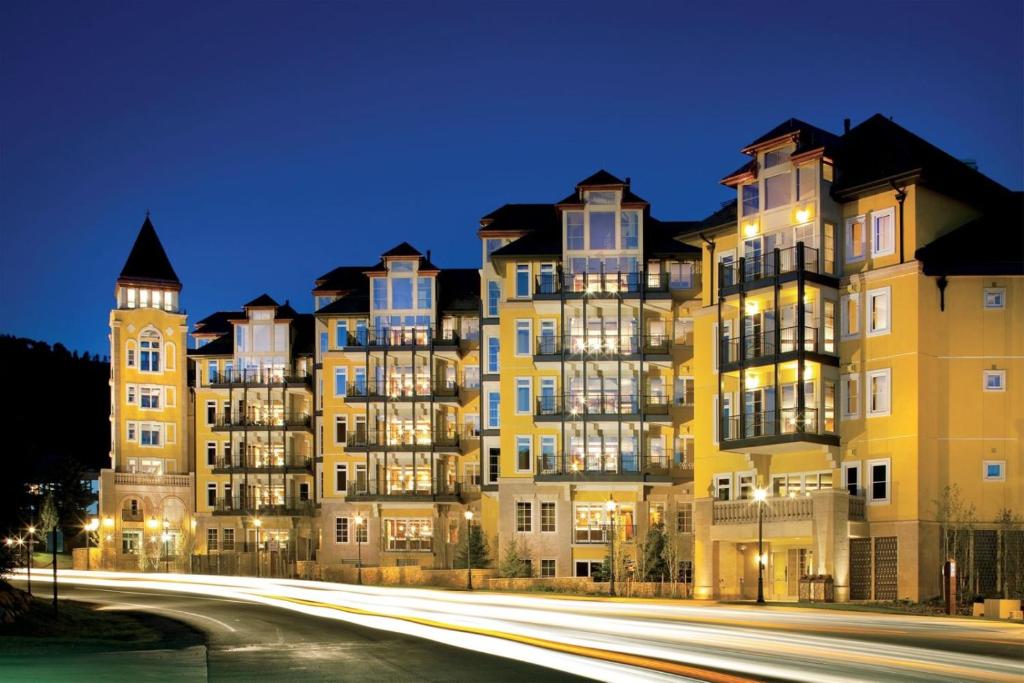Platinum Vail Ritz-carlton 3 Bedroom Mountain Residence Just One Block From the Eagle Bahn Gondola image