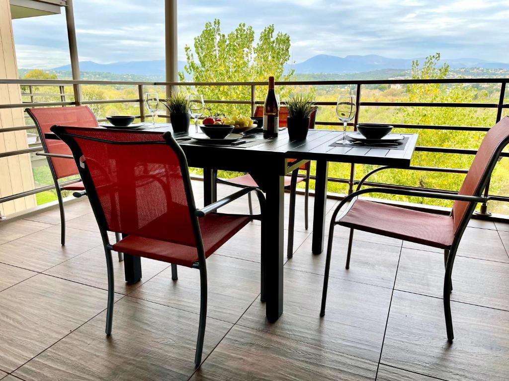 Superbe appartement, piscine, vue mer et montagnes photo 1