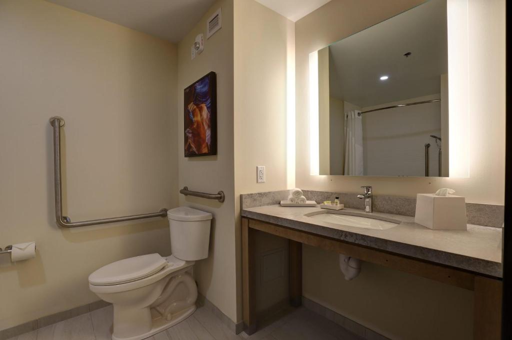 Candlewood Suites - Kingston West, an IHG Hotel photo 2