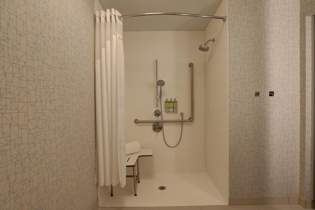Candlewood Suites - Kingston West, an IHG Hotel photo 4