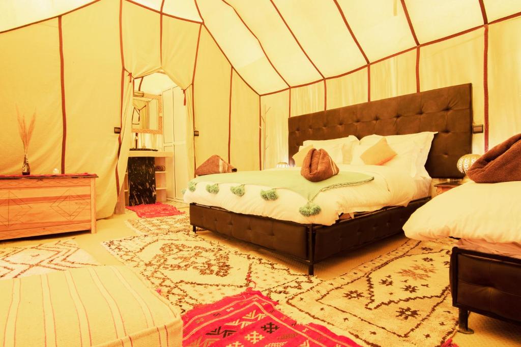 Sunset luxury camp photo 2