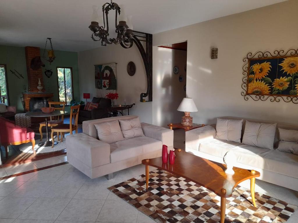 Casa com piscina, espaço gourmet e salão de jogos. photo 2