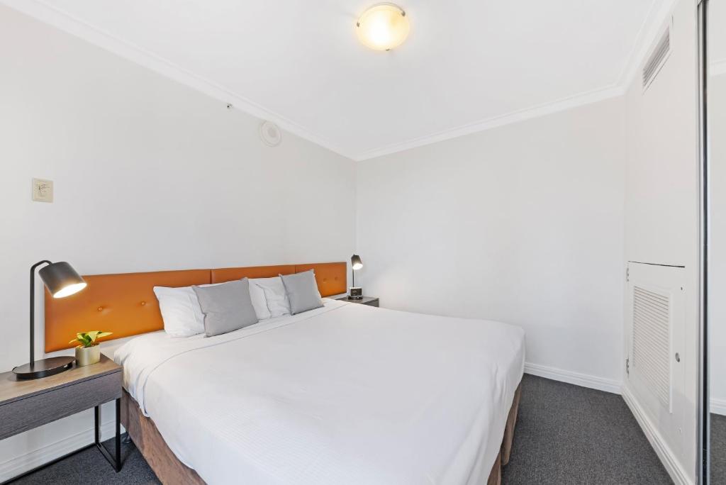 KOZYGURU Sydney CBD Lovely 2 Bedroom APT with Amazing City View NHA653 photo 2