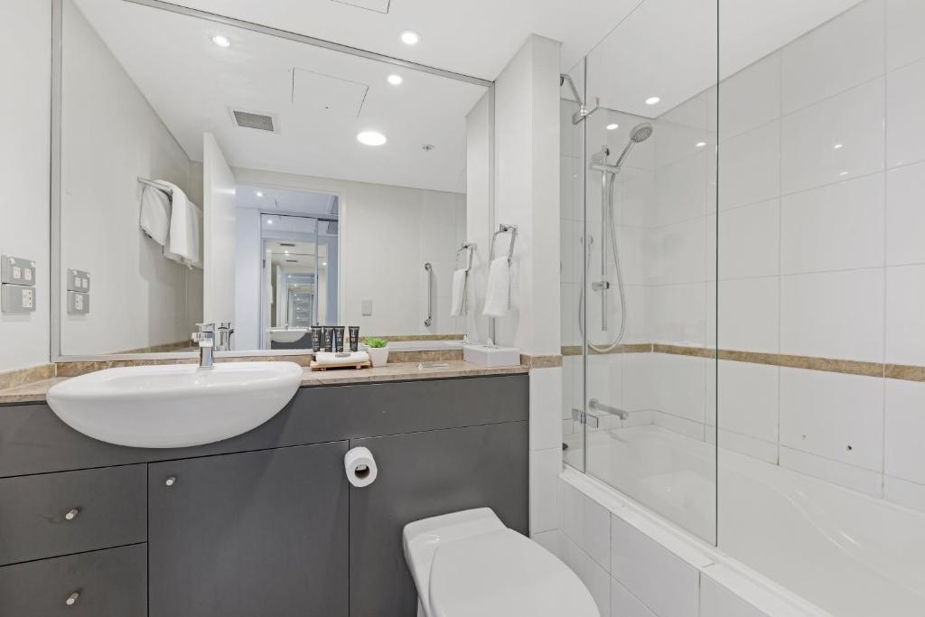 KOZYGURU Sydney CBD Lovely 2 Bedroom APT with Amazing City View NHA653 photo 3