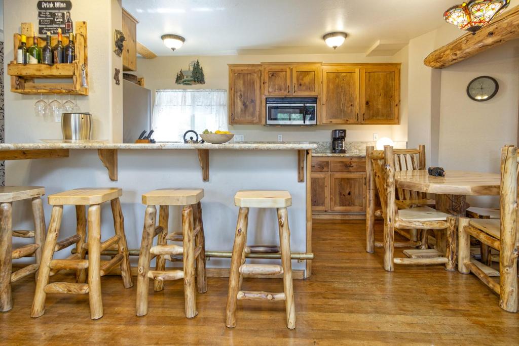 Living Log Cabin-1494 by Big Bear Vacations photo 3