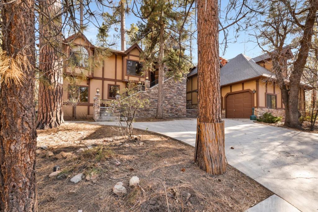 Four Happy Bears Estate #1277 image