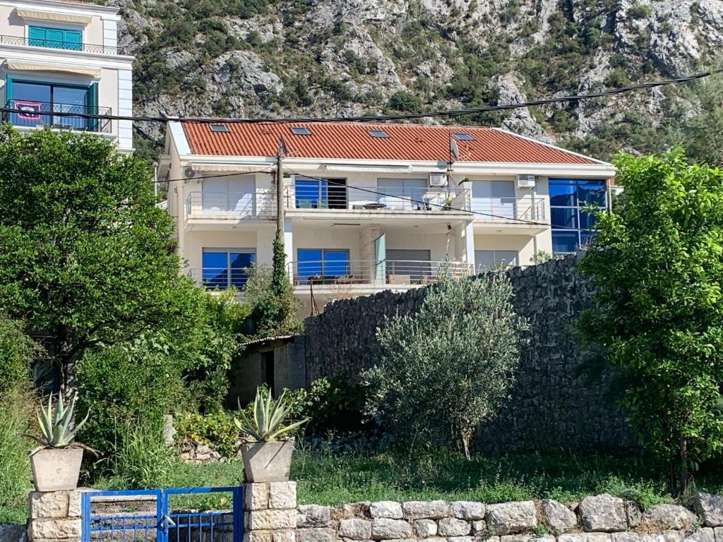 Apartment with swimmingpool, seaview and large terrace, 1st floor, min 2 persons photo 1