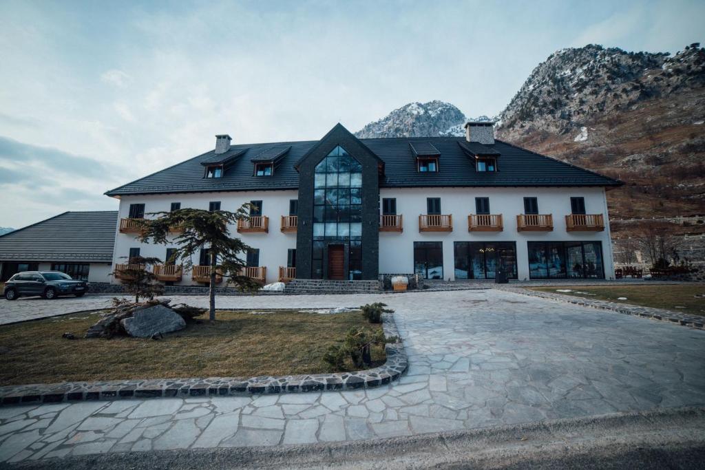 Hotel Kulla e Bajraktarit photo 2