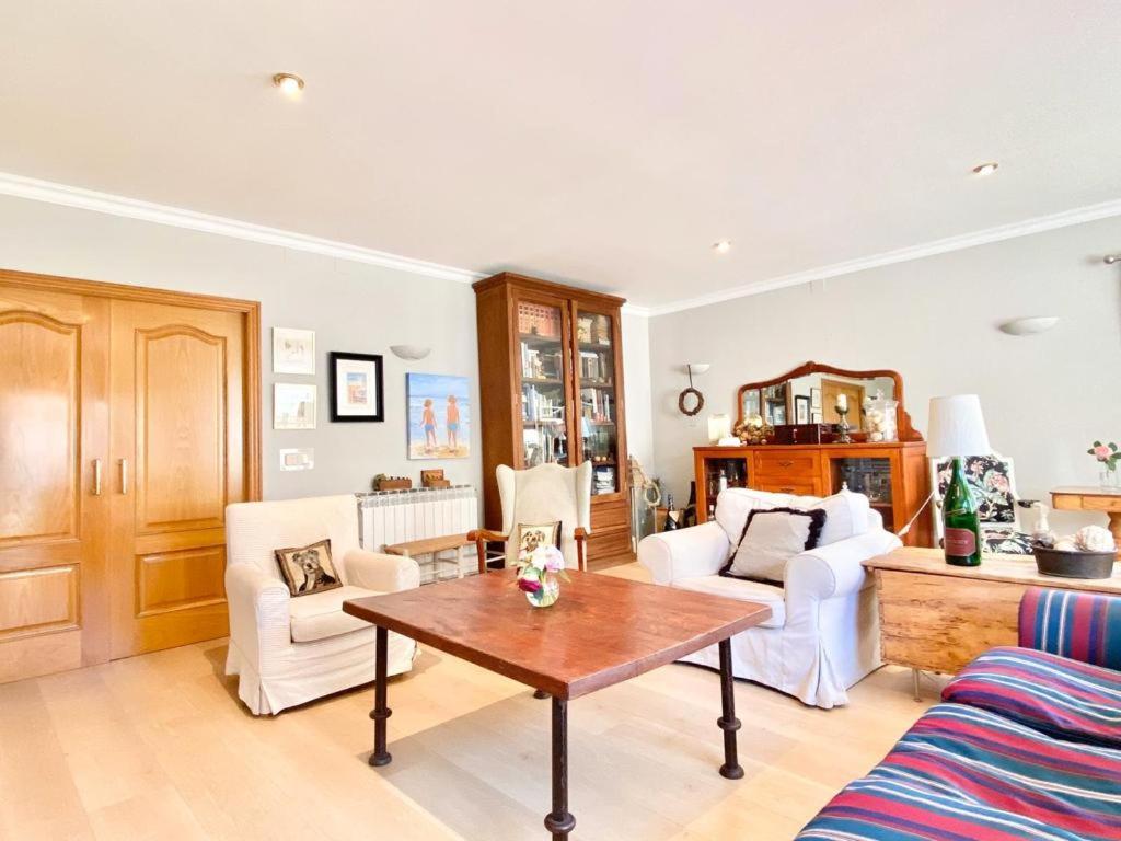 Cozy holiday home with pool in St Pere Pescador photo 4