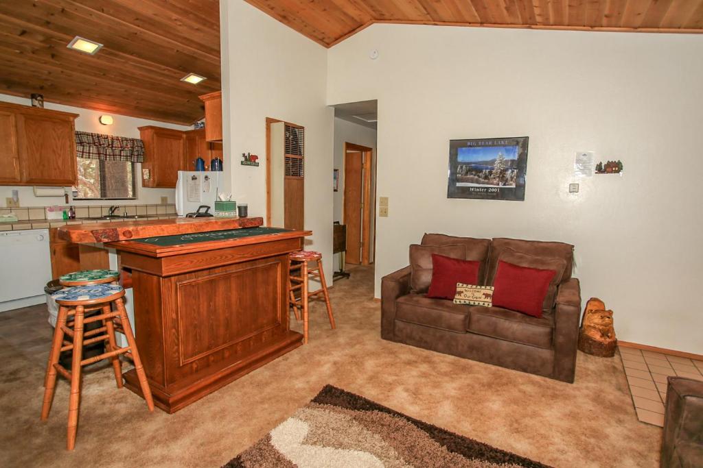 R & R Retreat - 1767 by Big Bear Vacations photo 3