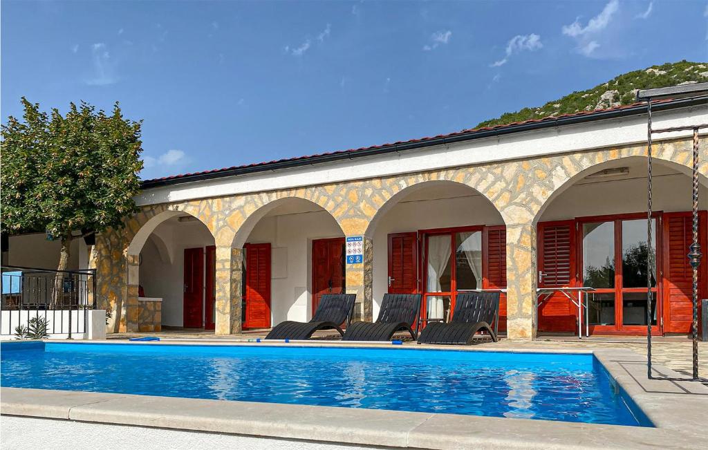 Stunning Home In Starigrad With 3 Bedrooms, Wifi And Outdoor Swimming Pool
