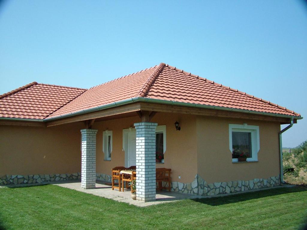 Horváthapartman photo 2